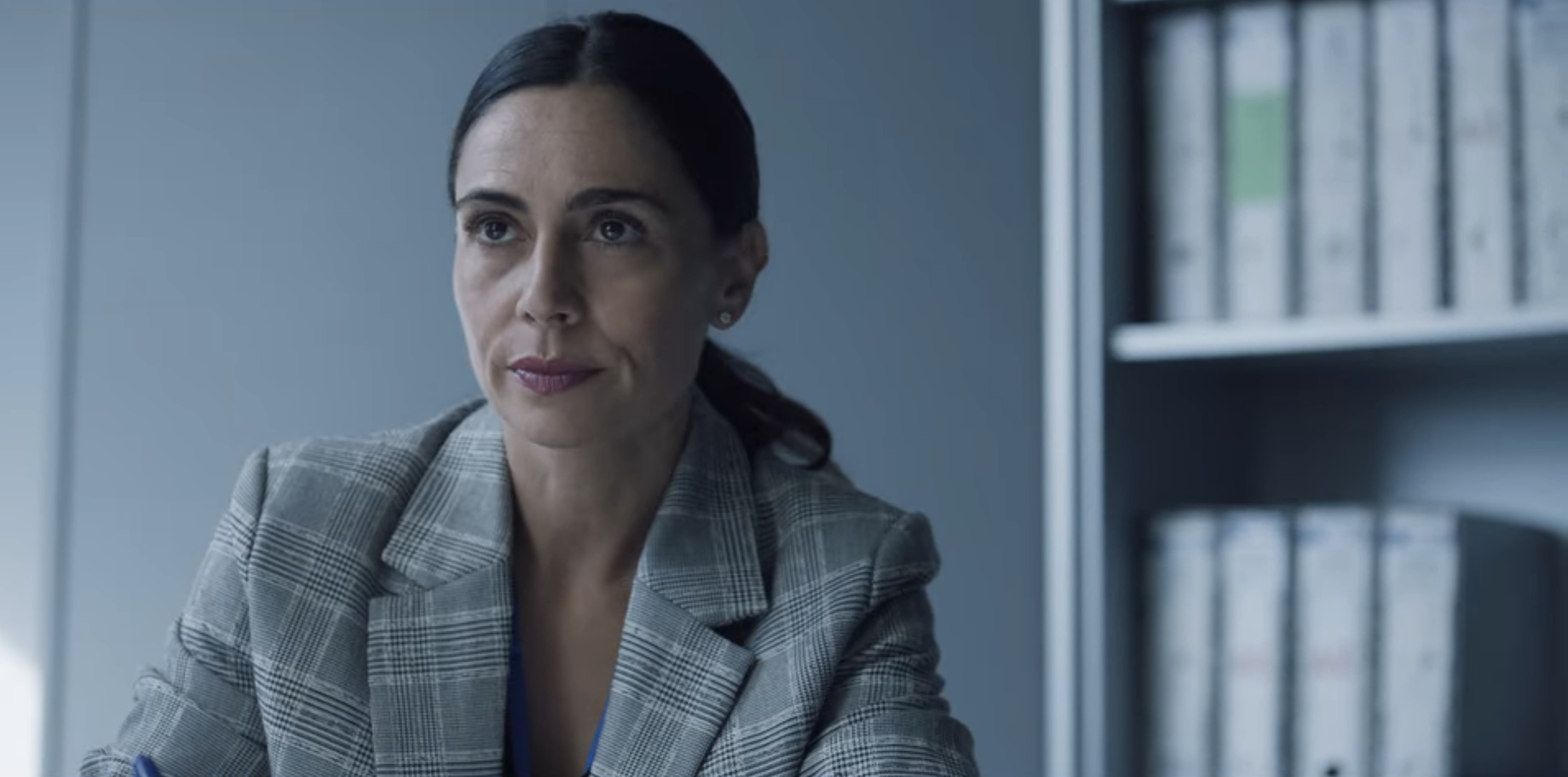 Lies and Deceit Cast on Netflix - Itziar Atienza as Daniela Bauza
