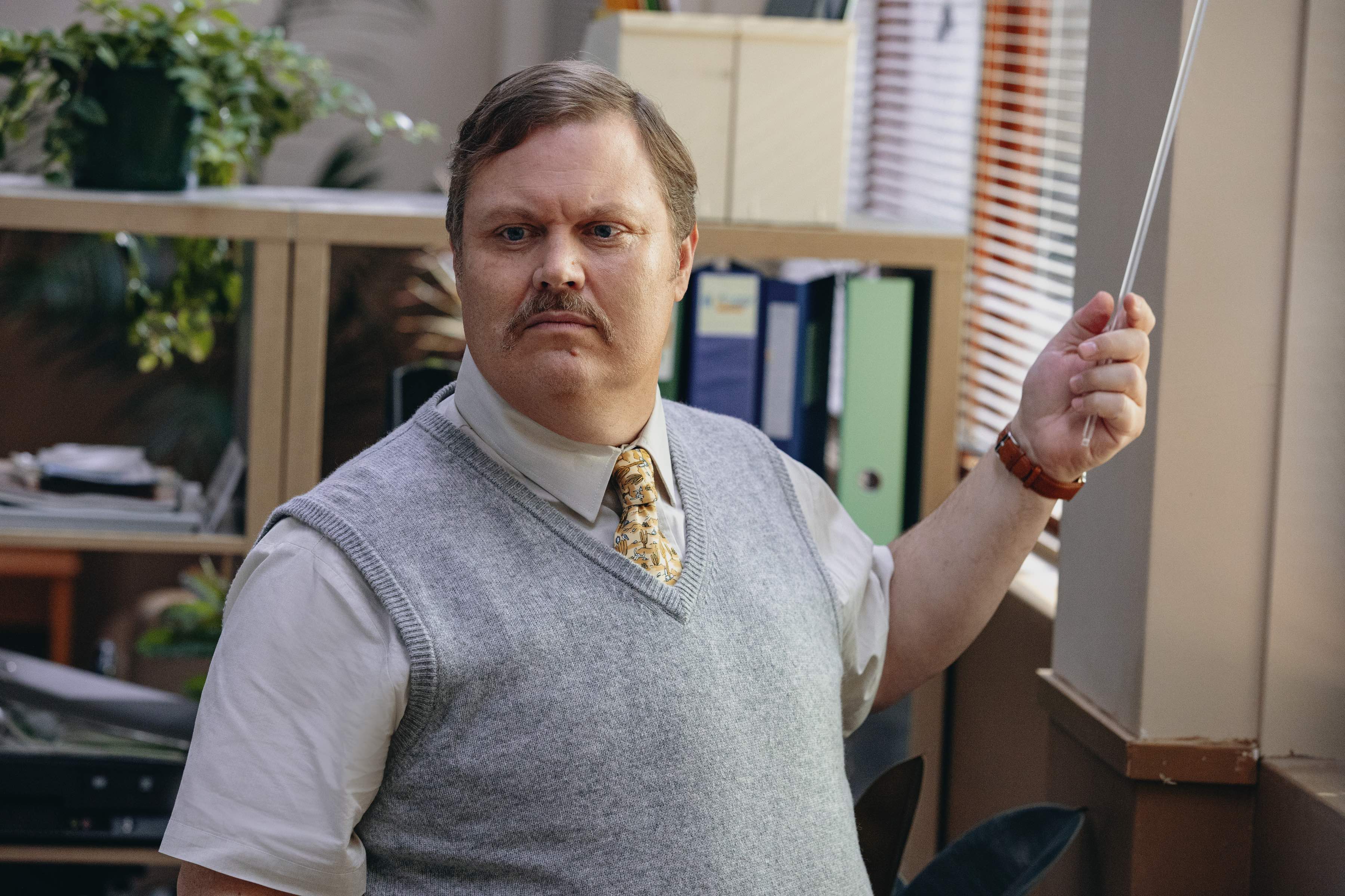God's Favorite Idiot Cast on Netflix - Steve Mallory as Frisbee