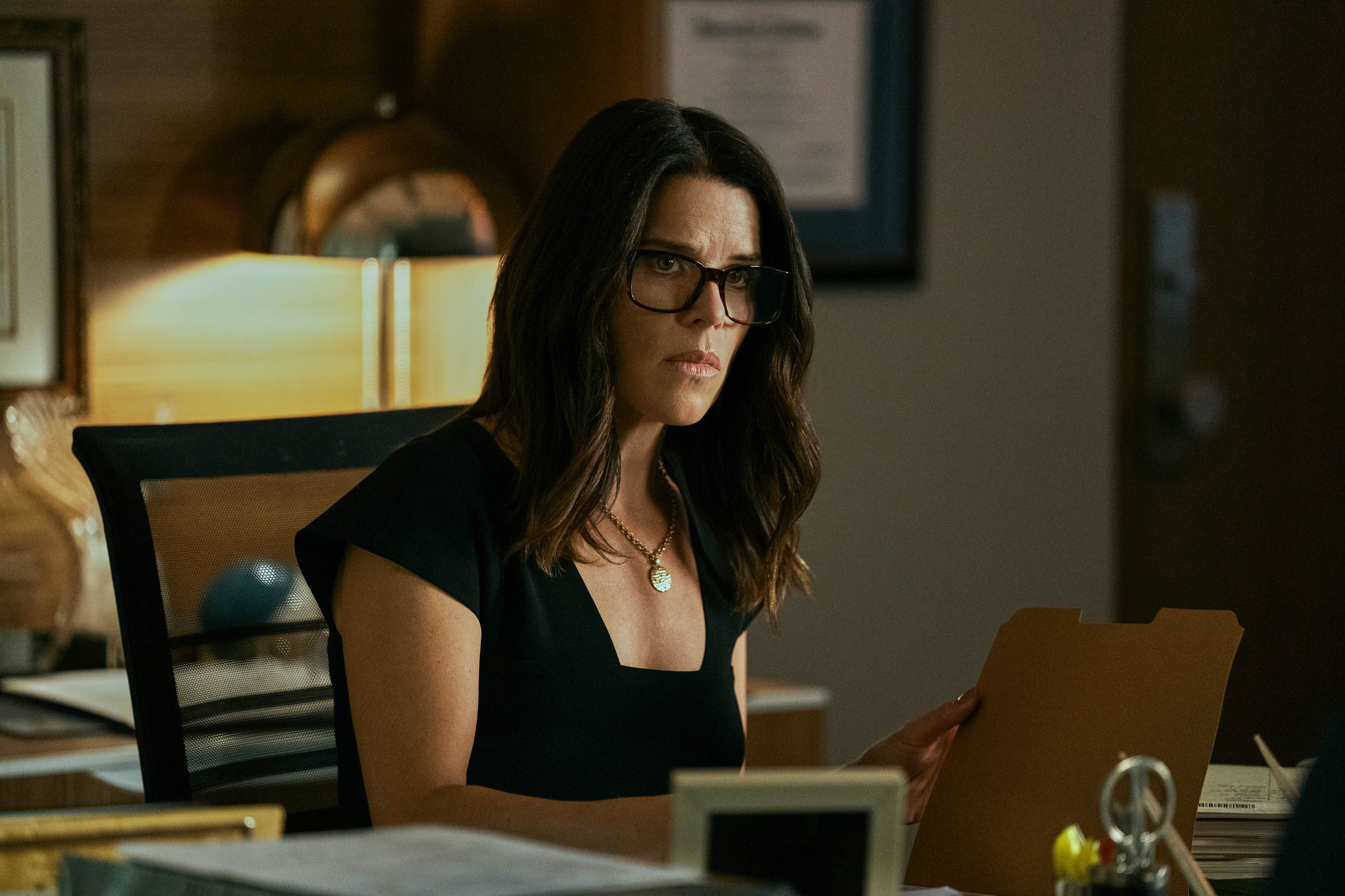 The Lincoln Lawyer Cast on Netflix - Neve Campbell as Maggie McPherson