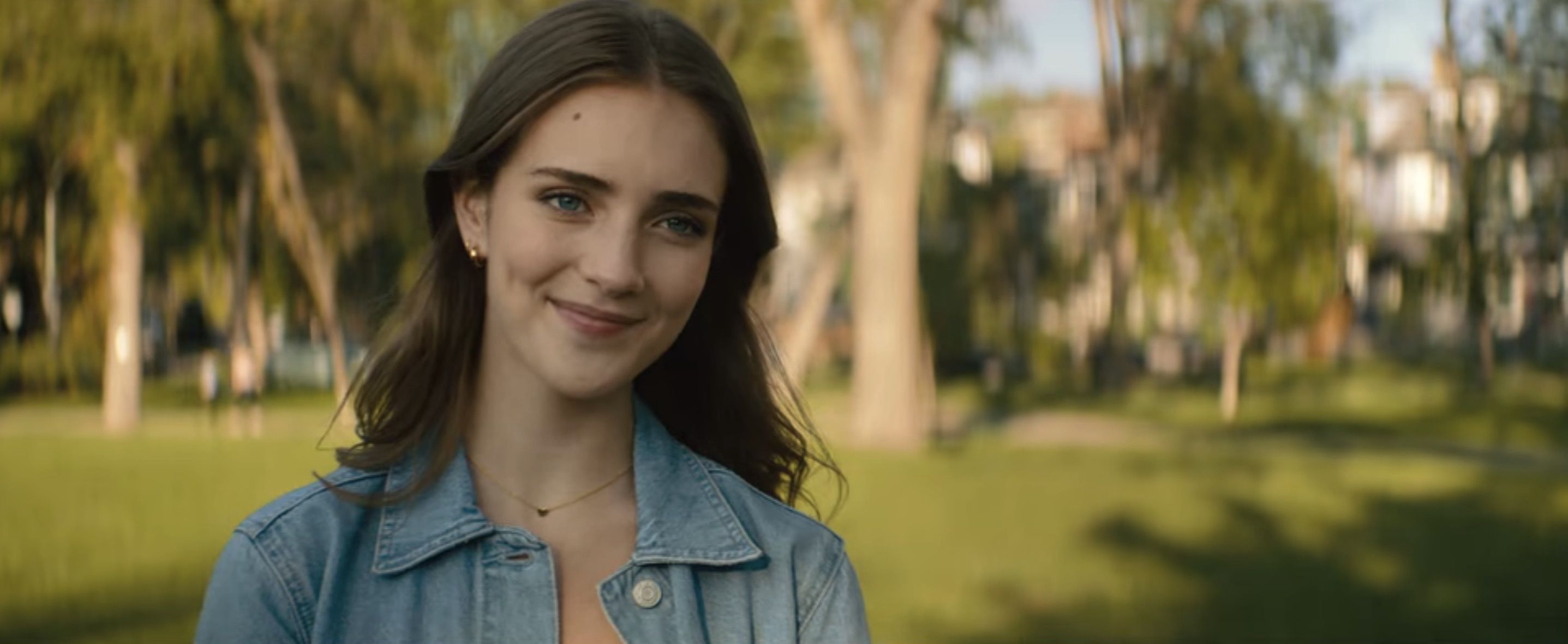 Hello, Goodbye and Everything in Between Cast on Netflix - Talia Ryder as Clare