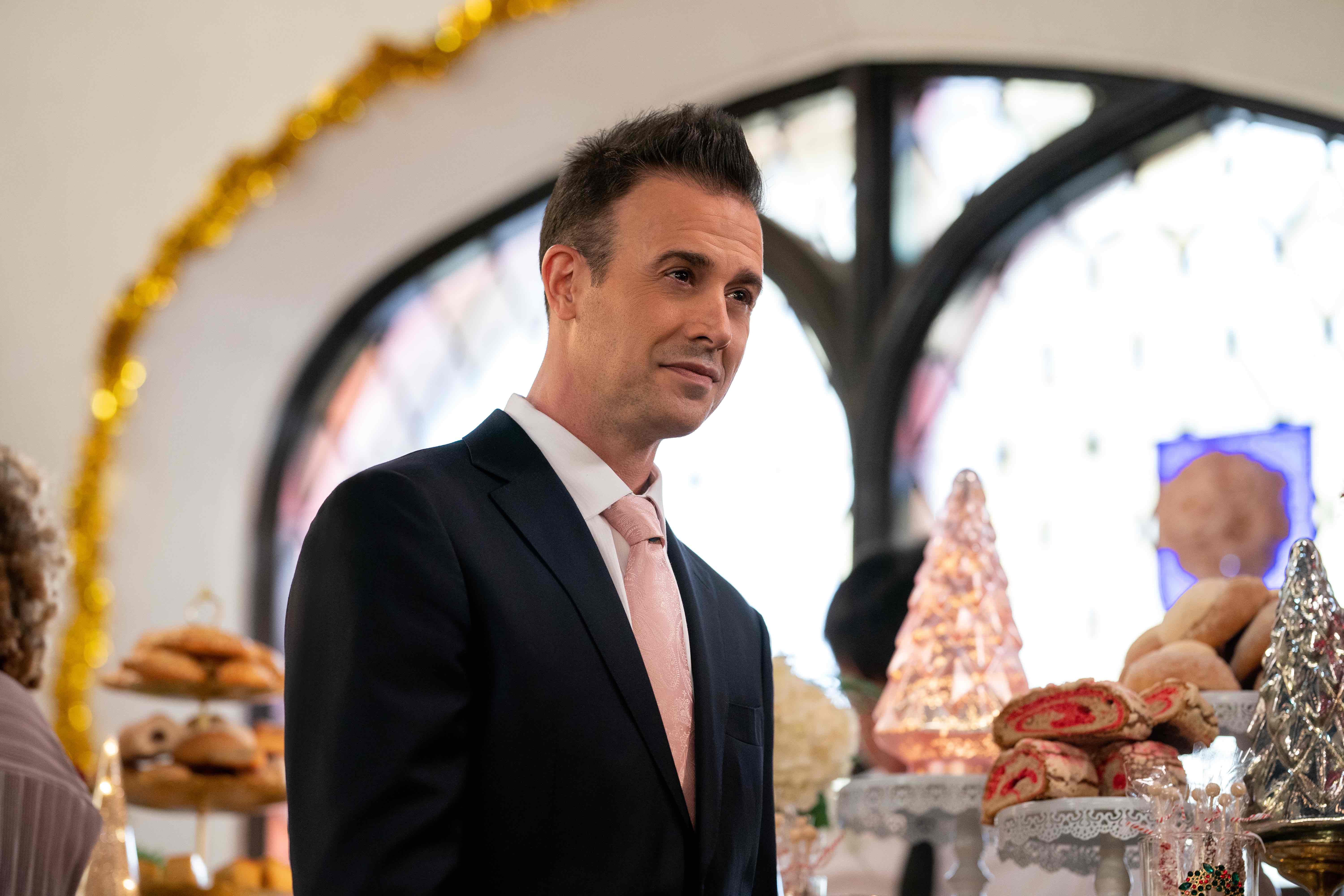Christmas with You Cast on Netflix - Freddie Prinze Jr. as Miguel