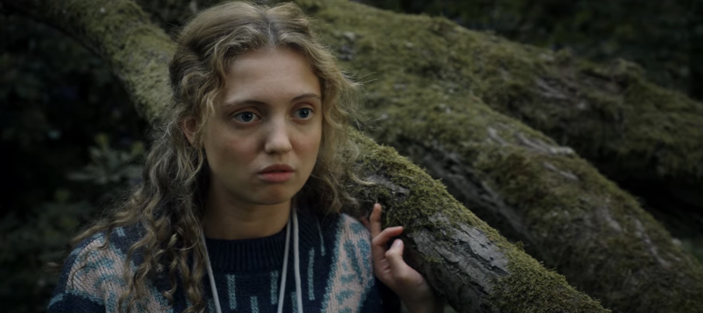 Red Rose Cast on Netflix - Amelia Clarkson as Wren Davies