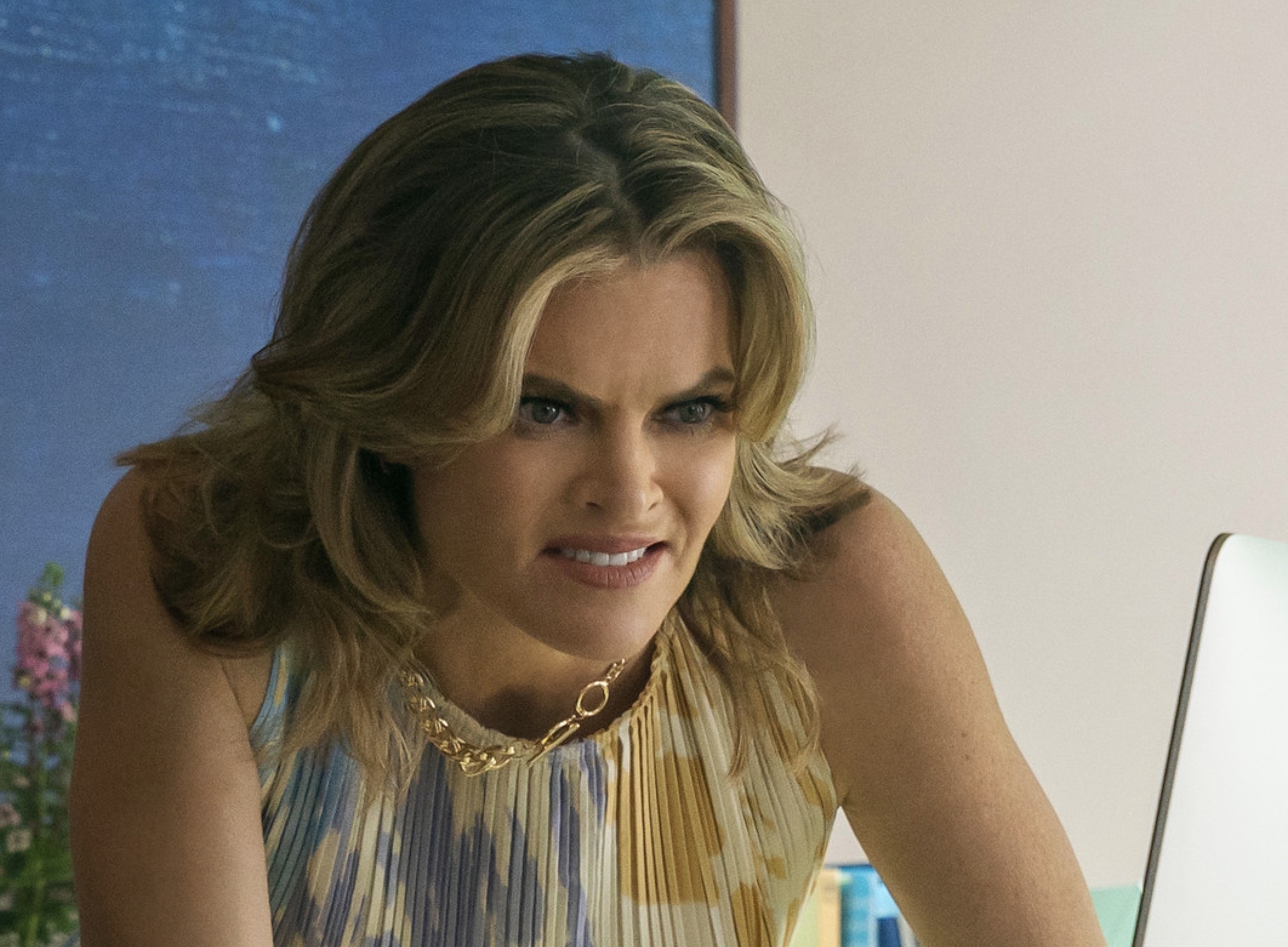 A Tourist's Guide to Love Cast on Netflix - Missi Pyle as Mona