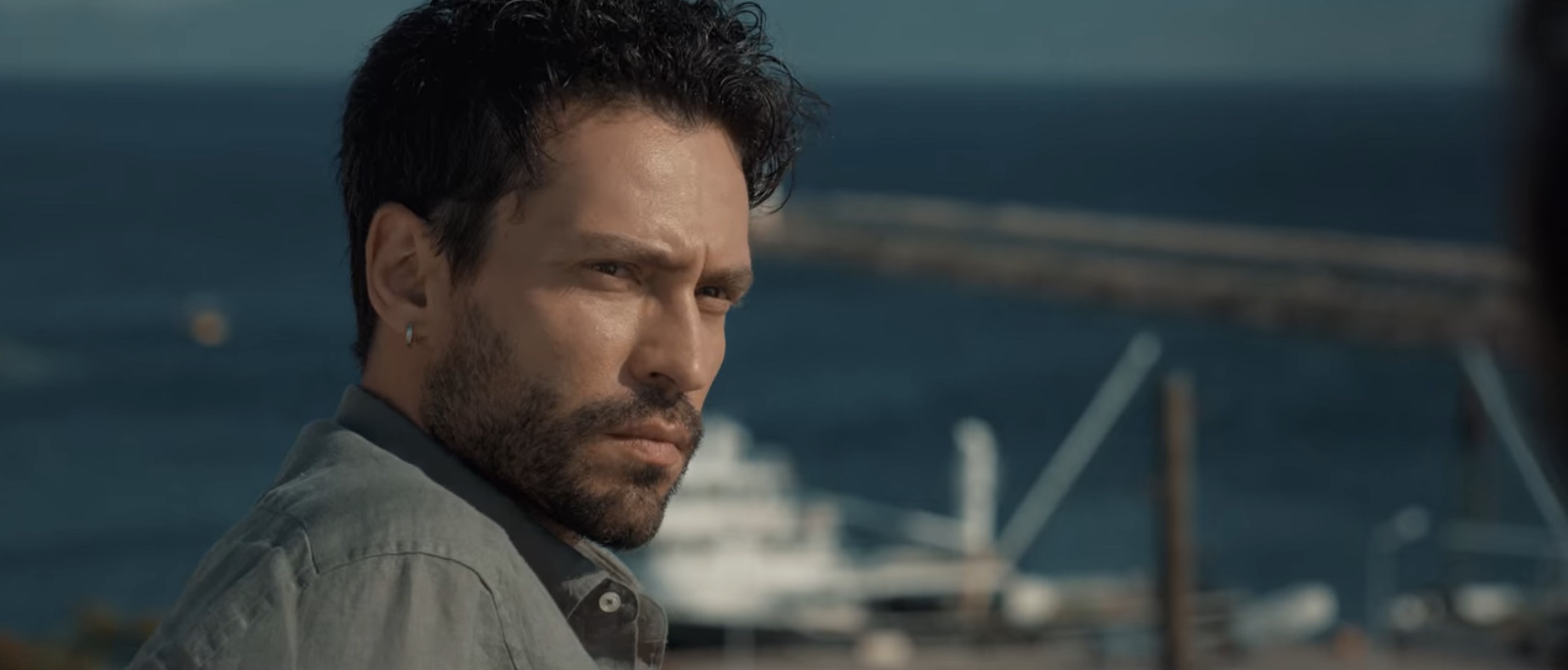 Make Me Believe Cast on Netflix - Ekin Koç as Deniz