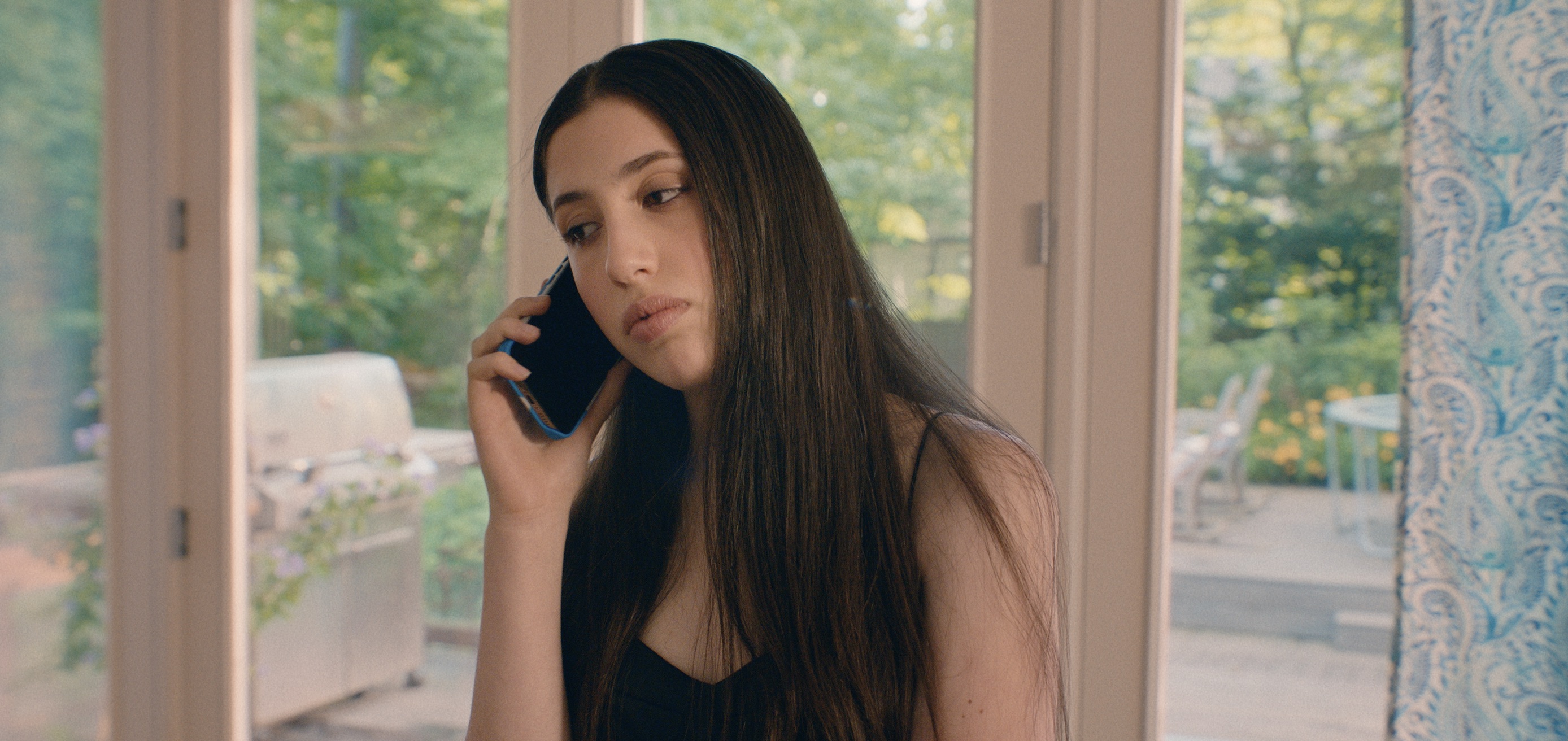 You Are So Not Invited to My Bat Mitzvah Cast on Netflix - Sadie Sandler as Ronnie Friedman