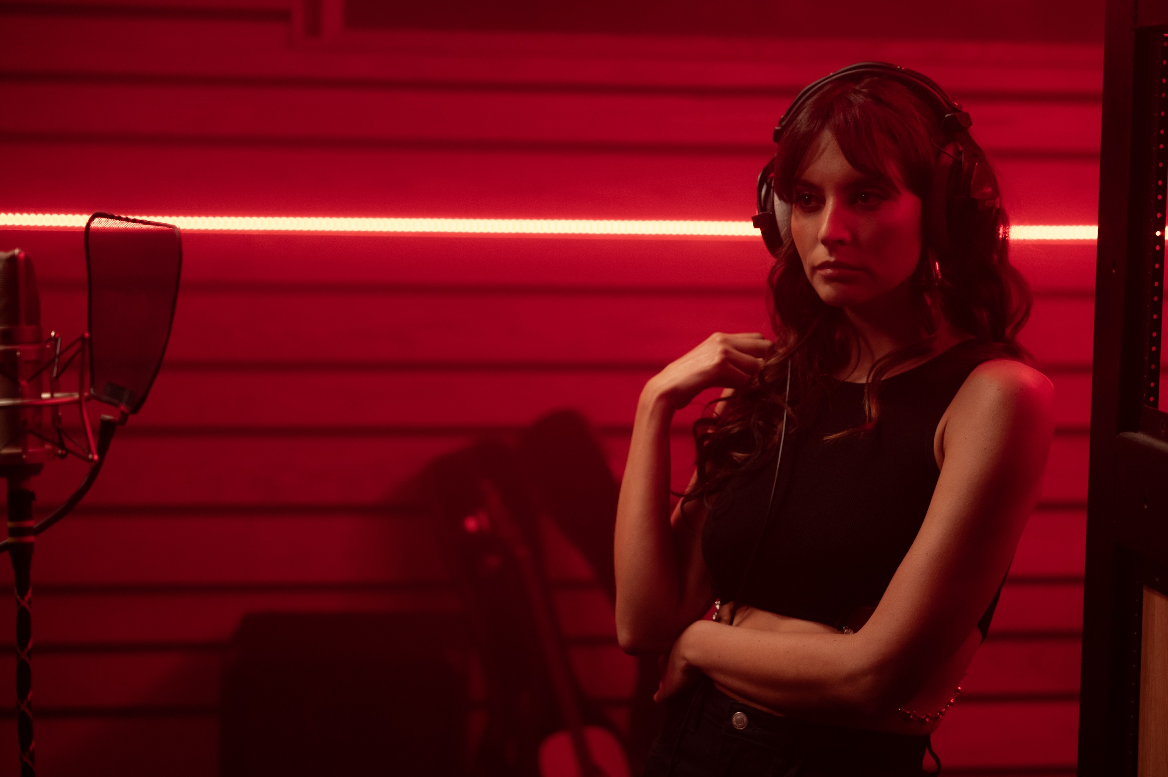 Neon Cast on Netflix - Genesis Rodriguez as Isa