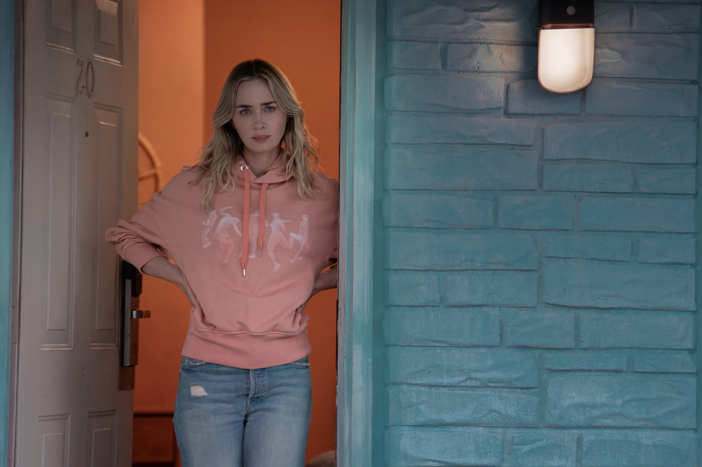 Pain Hustlers Cast on Netflix - Emily Blunt as Liza Drake